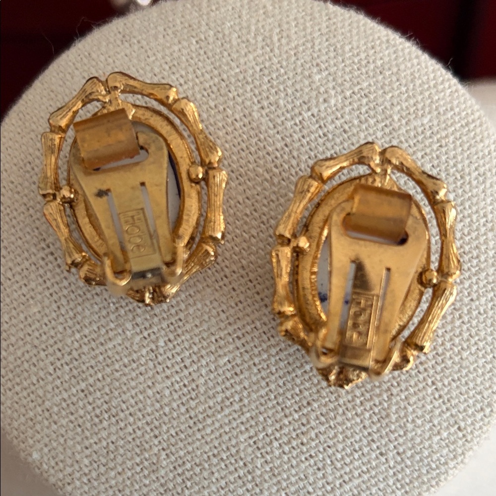 Vintage Hobe Gold-Tone Blue Portrait Clip-On Earrings #303 - Picture 2 of 5